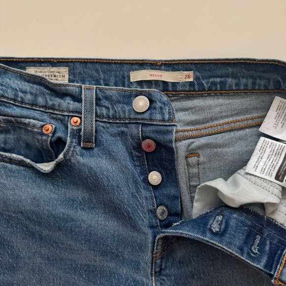 Levi's® Premium WEDGIE ICON FIT ANKLE Button Fly WOMEN'S JEANS size 26 - Picture 2 of 13